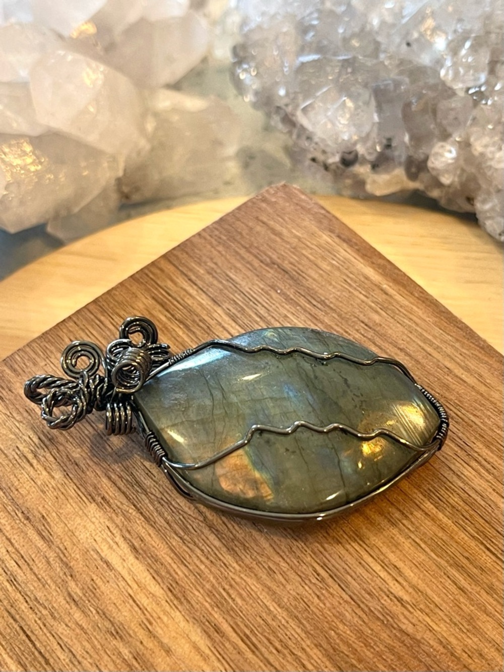 🌑Gun Metal Wire Wrapped Rainbow Labradorite Artisan Pendant🌑 - Picture 4 of 5